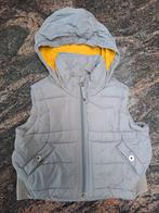 Mt 92 Grijze bodywarmer gele voering met wegsteekbare kap, Kinderen en Baby's, Kinderkleding | Maat 92, Jongen, Gebruikt, Ophalen of Verzenden