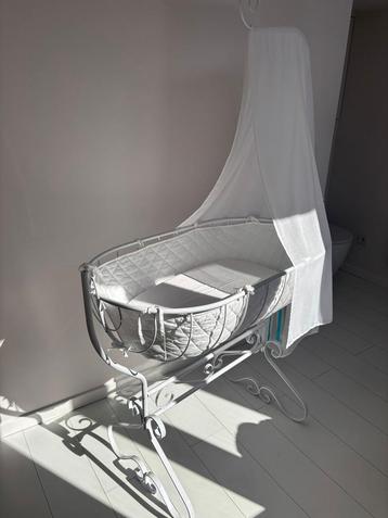 Moderne metalen babywieg in antieke stijl + hemel, bekleding beschikbaar voor biedingen