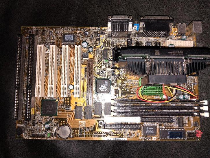 Pentium 2 Moederbord met 350MHz CPU, 64MB RAM, AGP, Computers en Software, Moederborden, Gebruikt, Intel, Overige soorten, Ophalen of Verzenden