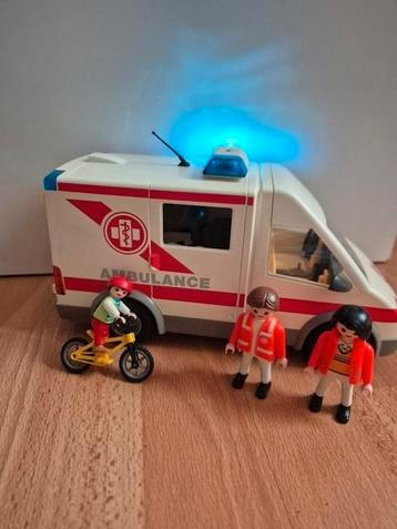 Playmobil ambulance beschikbaar voor biedingen