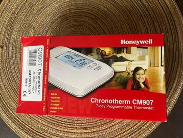Honeywell CM907 programmeerbare thermostaat met box  beschikbaar voor biedingen