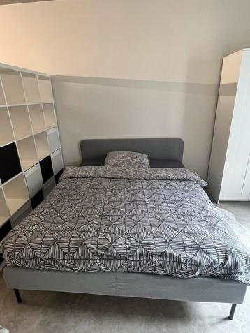 Bed + matras - 160x200 cm beschikbaar voor biedingen