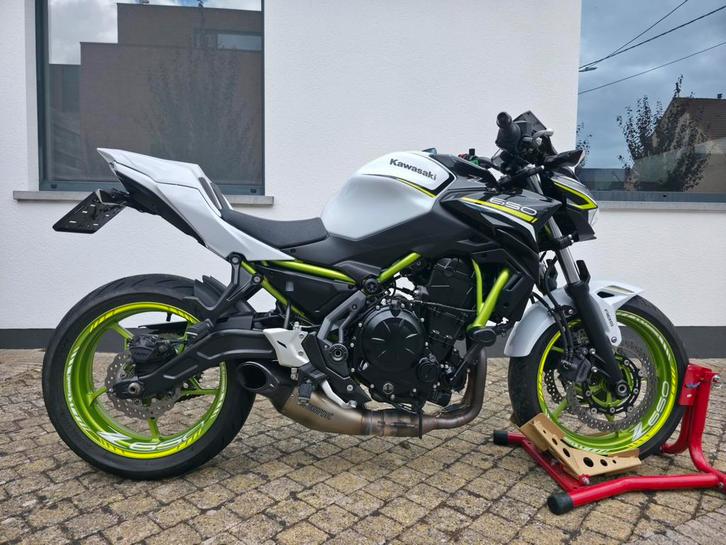 Kawasaki Z650 - 35Kw/A2 - 2021 - Akrapovic - Topconditie*, Motoren, Motoren | Kawasaki, Bedrijf, 2 cilinders, Sportuitlaat, Ophalen