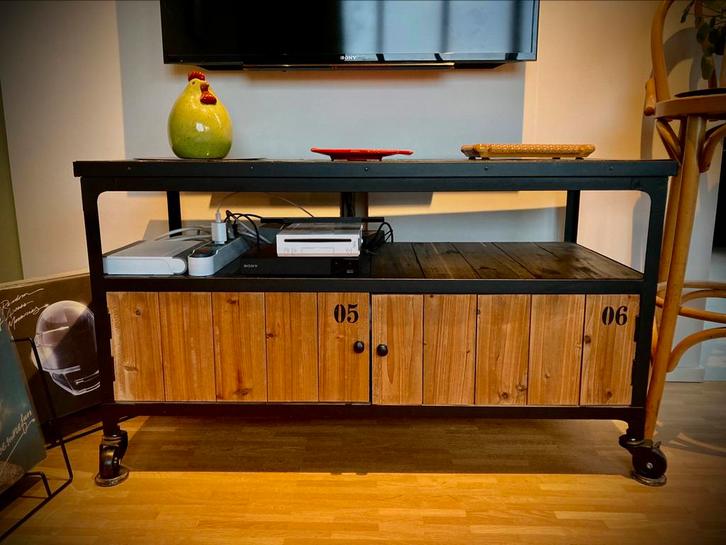 Industriële tv kast, Huis en Inrichting, Kasten |Televisiemeubels, Gebruikt, Minder dan 100 cm, 100 tot 150 cm, 25 tot 50 cm, Grenenhout