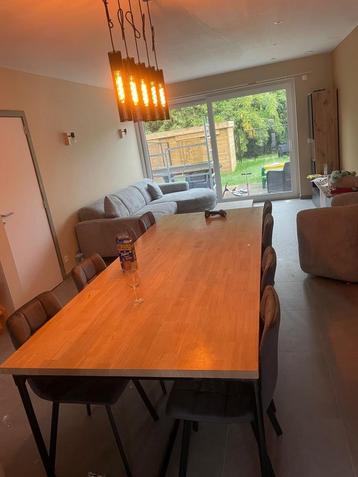 Houten tafel + bijhorende bank  beschikbaar voor biedingen