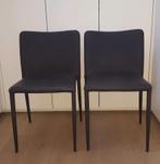 Twee bruine stoelen in kunstleder, Twee, Modern, Bruin, Zo goed als nieuw
