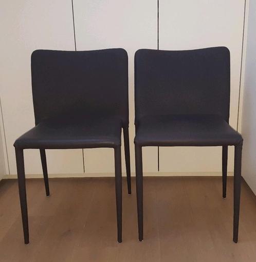 Twee bruine stoelen in kunstleder, Huis en Inrichting, Stoelen, Zo goed als nieuw, Twee, Bruin, Ophalen