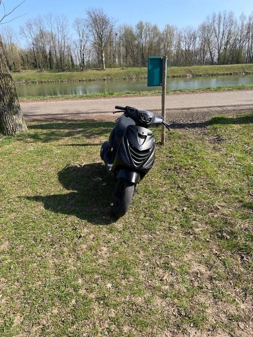piaggio zip iget 2021 A klasse, Fietsen en Brommers, Scooters | Piaggio, Gebruikt, Zip, Klasse A (25 km/u), Benzine, Ophalen