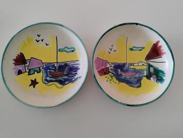 Set van twee decoratieve bordjes Vallauris  beschikbaar voor biedingen