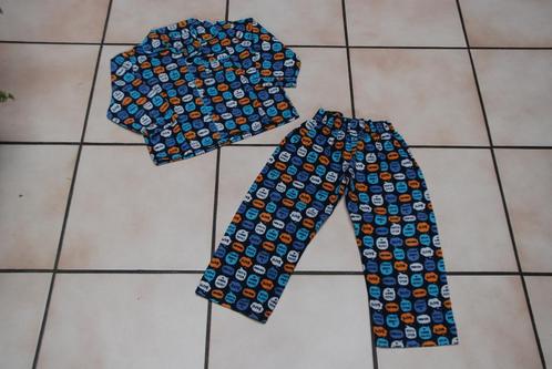 T98/104 of 3/4 A marineblauwe flanellen pyjama met print TB, Kinderen en Baby's, Kinderkleding | Maat 98, Gebruikt, Jongen, Nacht- of Onderkleding