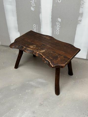Vintage brutalistische tafel beschikbaar voor biedingen