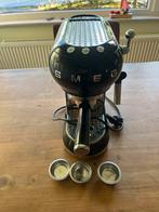 Smeg ECF01 espressomachine, Ophalen, Zo goed als nieuw, Gemalen koffie, Stoompijpje