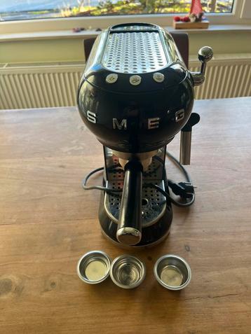 Smeg ECF01 espressomachine beschikbaar voor biedingen