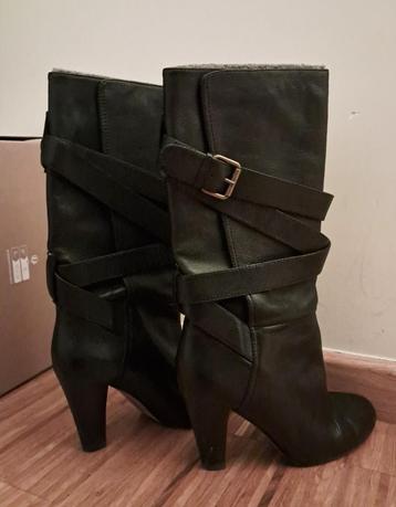 Black leather boots — Massimo Dutti beschikbaar voor biedingen