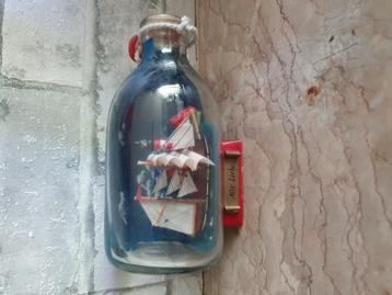 Bouteille avec bateaux à l'intérieur  beschikbaar voor biedingen