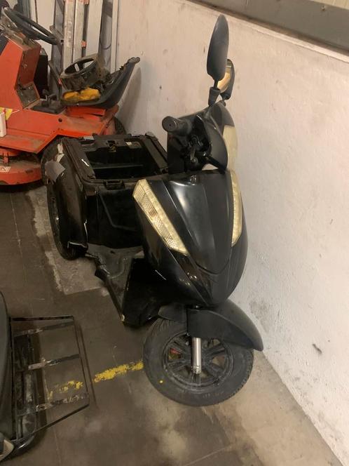 Iva lux e1000 voor onderdelen of opmaak, Fietsen en Brommers, Scooters | Peugeot, Zo goed als nieuw, Ophalen