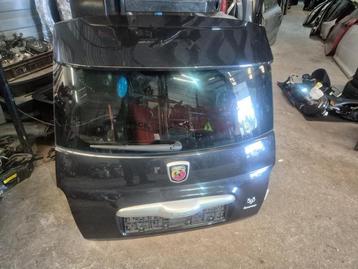 Achterklep van een Fiat 500 Abarth (695) beschikbaar voor biedingen