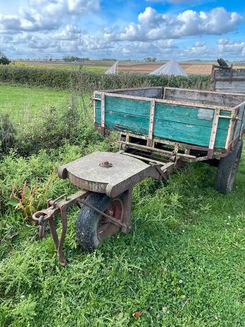 kipwagen. landbouwkar beschikbaar voor biedingen