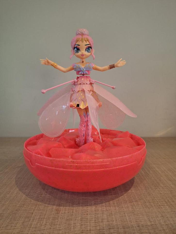 Hatchimals Pixies, vliegende fee, Enfants & Bébés, Jouets | Poupées, Comme neuf, Enlèvement