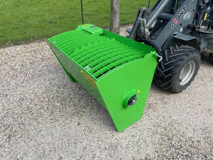 SM130 Beton mixbak voor Mini Shovel (bj 2026), Articles professionnels, Machines & Construction | Grues & Excavatrices, Chargeuse sur pneus ou Chouleur