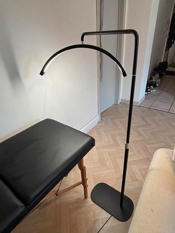 Lampe demi lune  beschikbaar voor biedingen