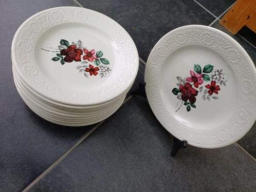 12 assiettes plates BOCH frères La Louvière Made in Belgium, Huis en Inrichting, Keuken | Servies, Gebruikt, Bord(en), Overige stijlen