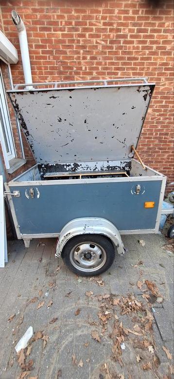 Aanhangwagen / bakwagen beschikbaar voor biedingen