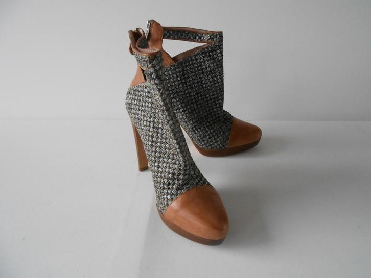 Enkellaarzen Nicky Vankets, Kleding | Dames, Schoenen, Zo goed als nieuw, Lage of Enkellaarzen, Overige kleuren, Ophalen of Verzenden