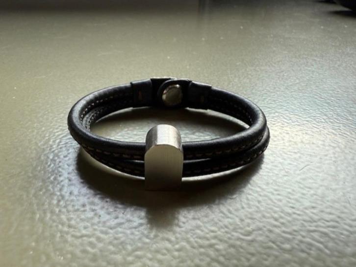 ZGAN Bloom Bracelet Delvaux, dubbele zwarte band, Handtassen en Accessoires, Armbanden, Zo goed als nieuw, Leer, Zwart, Verzenden