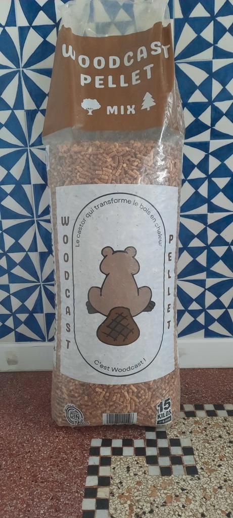 8 x 15kg pellets bois WOODCAST (BE), Bricolage & Construction, Chauffage & Radiateurs, Enlèvement