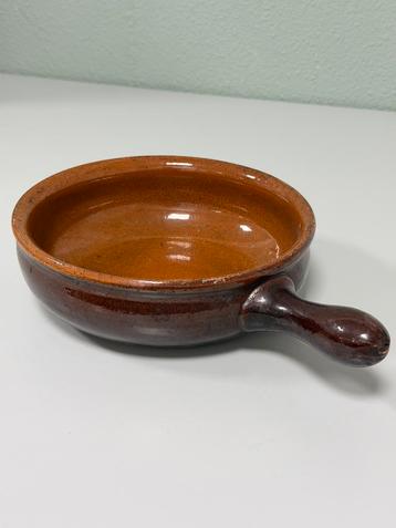 Vintage keramieke pan / ovenschaal met handvat – rustiek beschikbaar voor biedingen