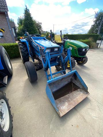 Tractor Hinomoto E2304 beschikbaar voor biedingen