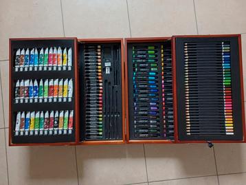 Houten teken-en schilderkoffer beschikbaar voor biedingen