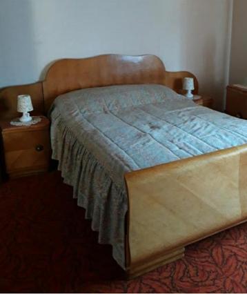 Klassieke slaapkamer- compleet beschikbaar voor biedingen