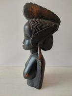 Vol houten Afrikaans beeld, Enlèvement ou Envoi
