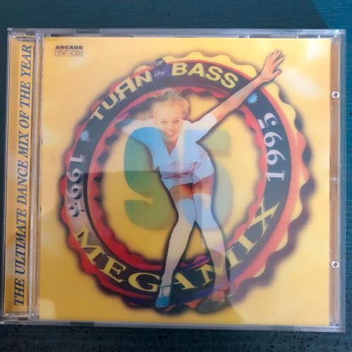 Cd Turn Up The Bass Mega Mix 95, CD & DVD, CD | Dance & House, Comme neuf, Enlèvement ou Envoi