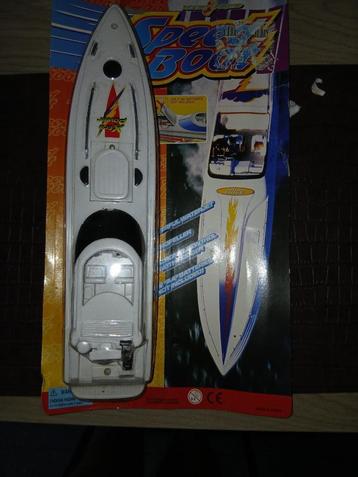 Speel speedboot beschikbaar voor biedingen