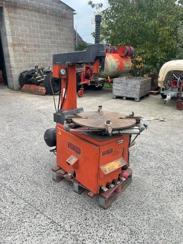 Bandenmachine beschikbaar voor biedingen