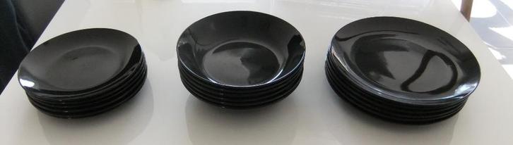 Quid 18 delige zwarte bordenset, Huis en Inrichting, Keuken | Servies, Nieuw, Compleet servies, Effen, Aardewerk, Ophalen