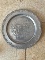 Vintage wandbord in tin met Franse pensioenspreuk, Antiek en Kunst, Antiek | Tin, Ophalen of Verzenden