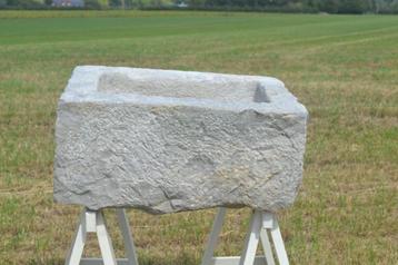 eeuwenoude hardstenen bak (gres d'arras) beschikbaar voor biedingen