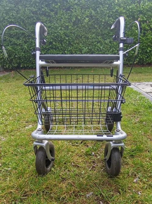 Bijna nieuwe rollator in zeer goede staat plooibaar, Diversen, Rollators, Zo goed als nieuw, Opvouwbaar, Ophalen of Verzenden