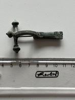 Romeinse fibula ( mantelspeld ), Ophalen