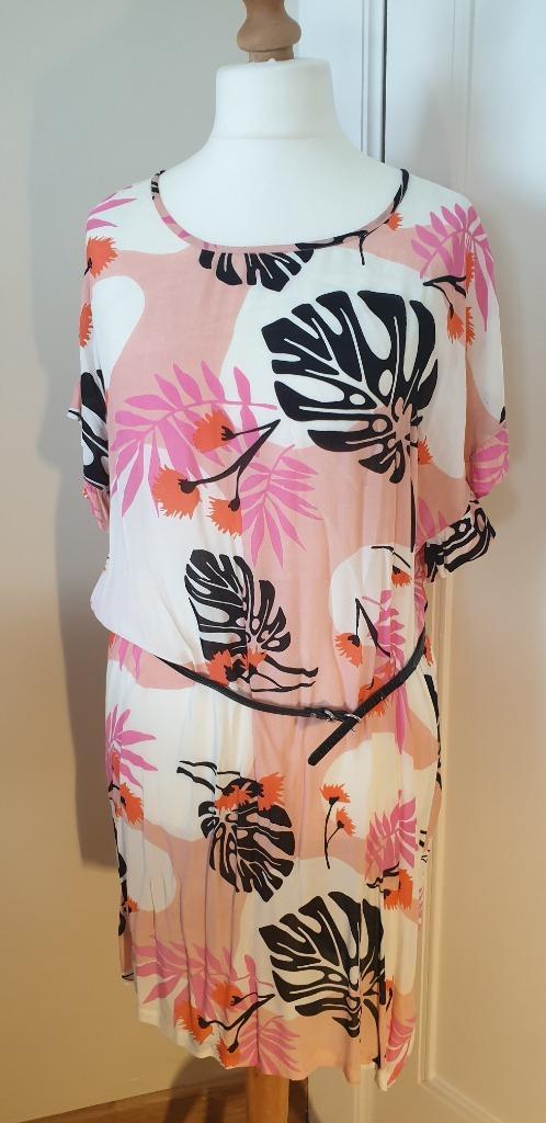 Masai jurk - Maat L, Kleding | Dames, Jurken, Zo goed als nieuw, Maat 42/44 (L), Roze, Onder de knie, Ophalen of Verzenden