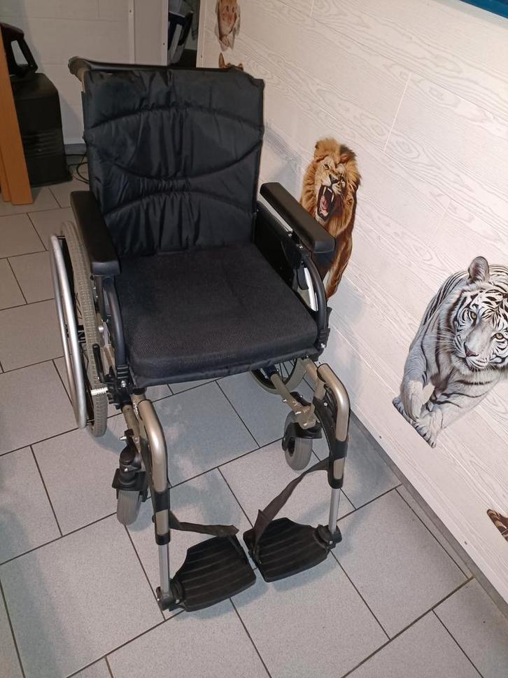 Chaise roulante pliable et démontable VERMEIREN V300 44cm, Divers, Chaises roulantes, Enlèvement