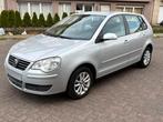 Volkswagen Polo 1.2 Benzine met 66.000 km, Stof, Bedrijf, 5 deurs, Zilver of Grijs