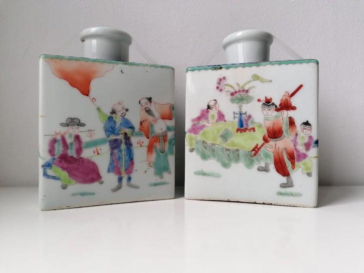 Paar Chinese porseleinen theebussen met figuurdecor Bieden, Antiek en Kunst, Antiek | Keramiek en Aardewerk, Ophalen