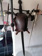 Oud schild met zwaard, goededag, bijl, en 2 sabels, Hobby en Vrije tijd, Kostuums, Theaterbenodigdheden en LARP, Ophalen