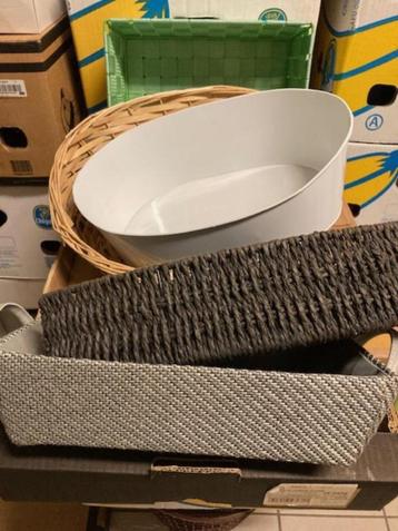 Allerlei manden er zijn nieuwe bij alles voor 2 euro beschikbaar voor biedingen