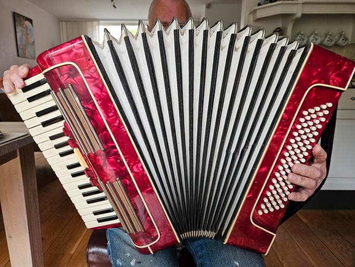 Campanella accordeon 34 toetsen / 80 bassen compleet werkend, Musique & Instruments, Accordéons, Utilisé, Accordéon à touches